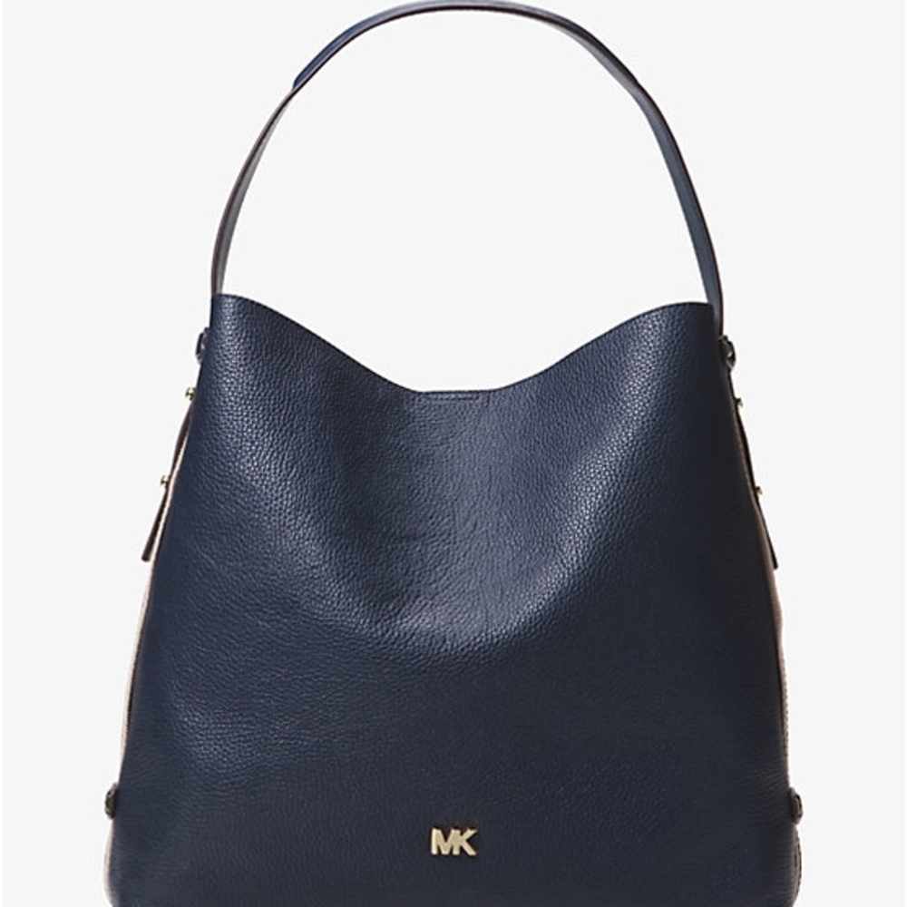 Michael Kors
Griffin Large Leather Shoulder Bag